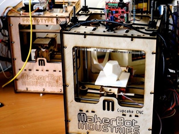first_makerbot.jpg first_makerbot.jpg